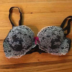 Victoria’s Secret decorative bra 32C
